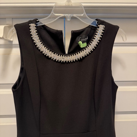 Woman’s formal dress - Picture 2 of 6